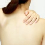 ノンエーは背中ニキビには効果ない?【背中ニキビの原因は他にもあった】