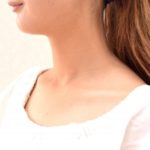 胸元や背中のこれってニキビ?体にできるニキビの原因とは?